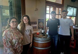 Los campanarienses disfrutaron el fin de semana del 13 y 14 de abril de las maravillas gastronómicas elaboradas por diez hosteleros de la localidad especialmente para la XI Ruta de la Tapa. Boulevard, Avio, El Albergue, An k'Kiko, Kiosko el Parque, La esquina de Tarro, La Hoja, Copacabana, Equus y Café Bar Vista Alegre fueron los encargados de hacer las delicias de los paladares