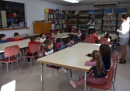 Los pequeños visitaron la biblioteca por el Día Internacional del Libro