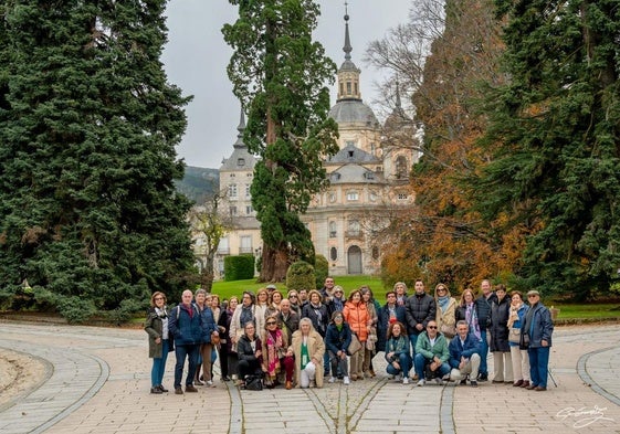 La expedición campanariense disfruta de Segovia, San Lorenzo de El Escorial y Ávila