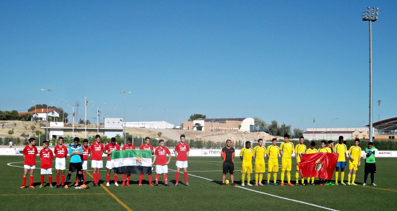 Jugadores de los equipos cadetes de ambos clubes posando son sus banderas autonómicas. 