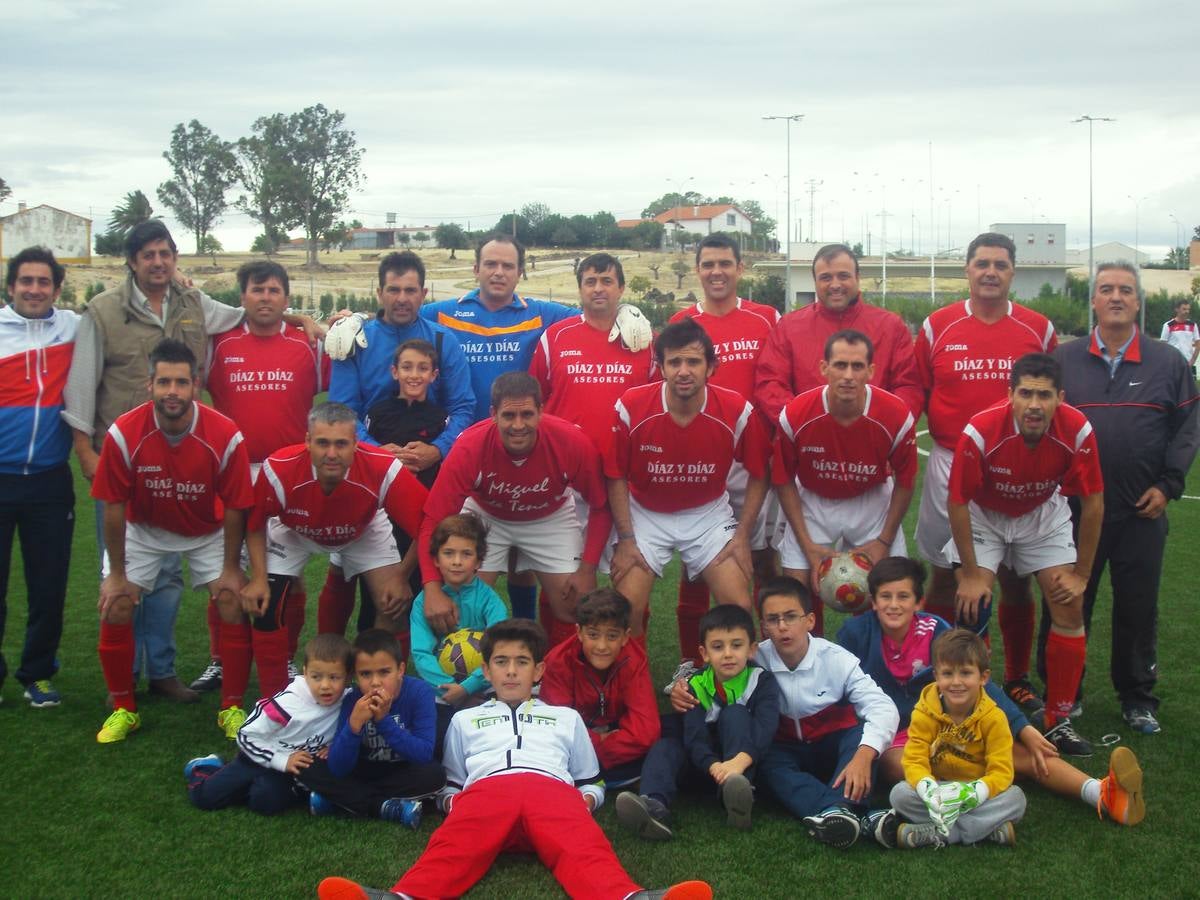 Equipo del Campanario Atlético, antes del choque ante el Mesón Cervantes. P. M. P.