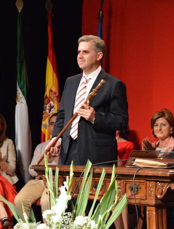 Elías López, con la vara de mando el día de la toma de posesión como Alcalde. 