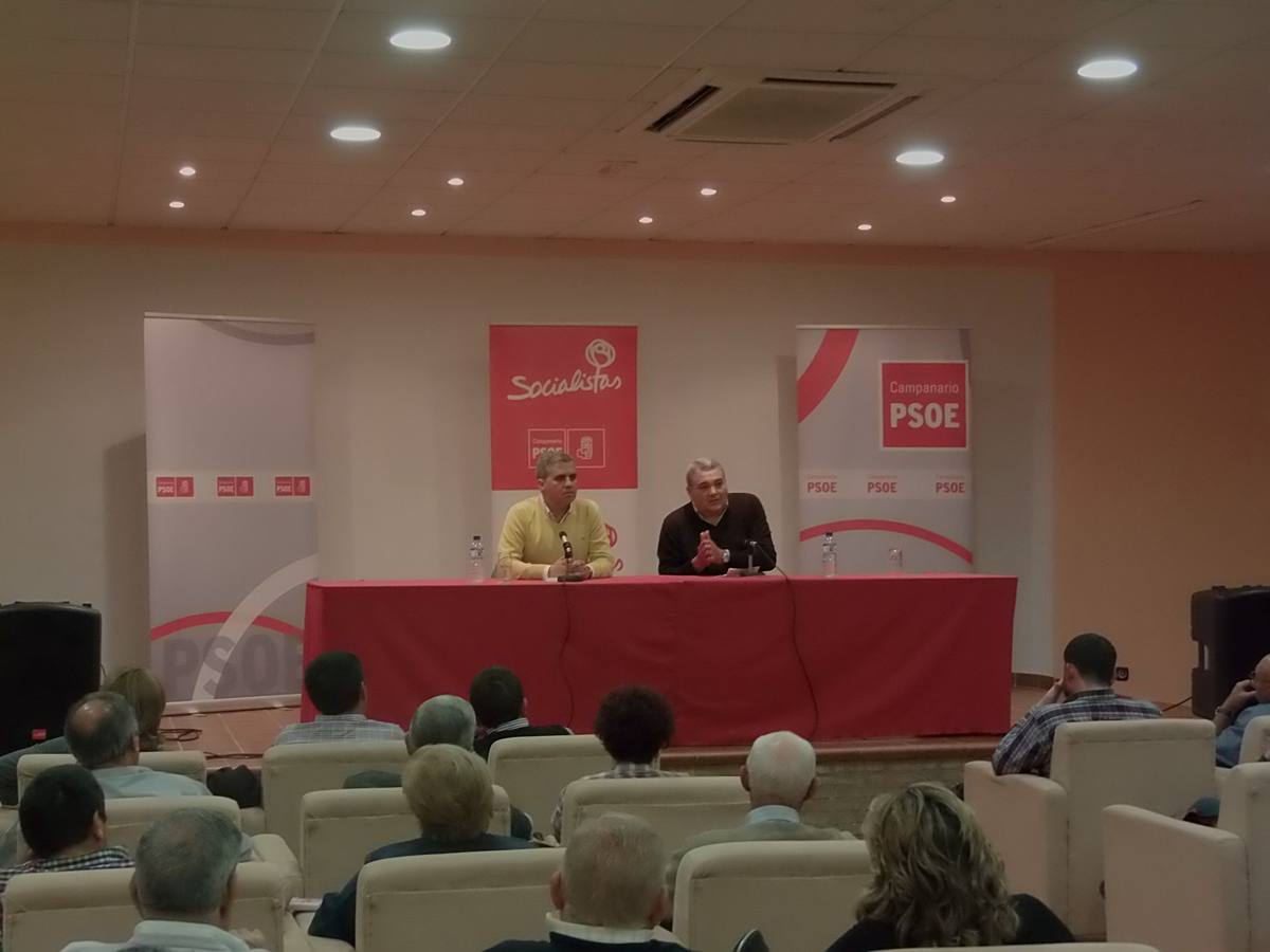 Un centenar de asistentes en el acto público del PSOE