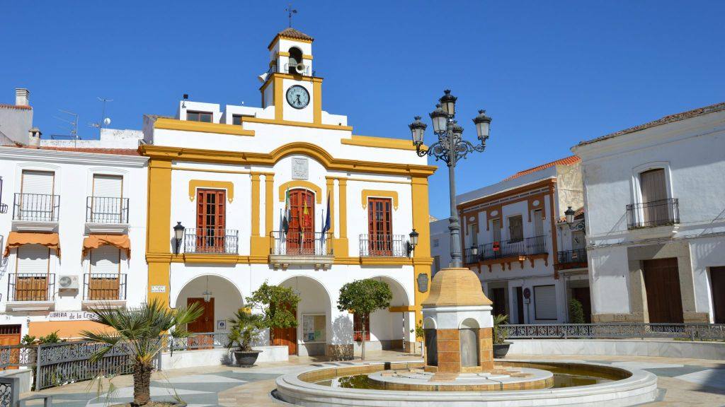 Fachada del Ayuntamiento de Campanario, donde deben entregarse las instancias. 