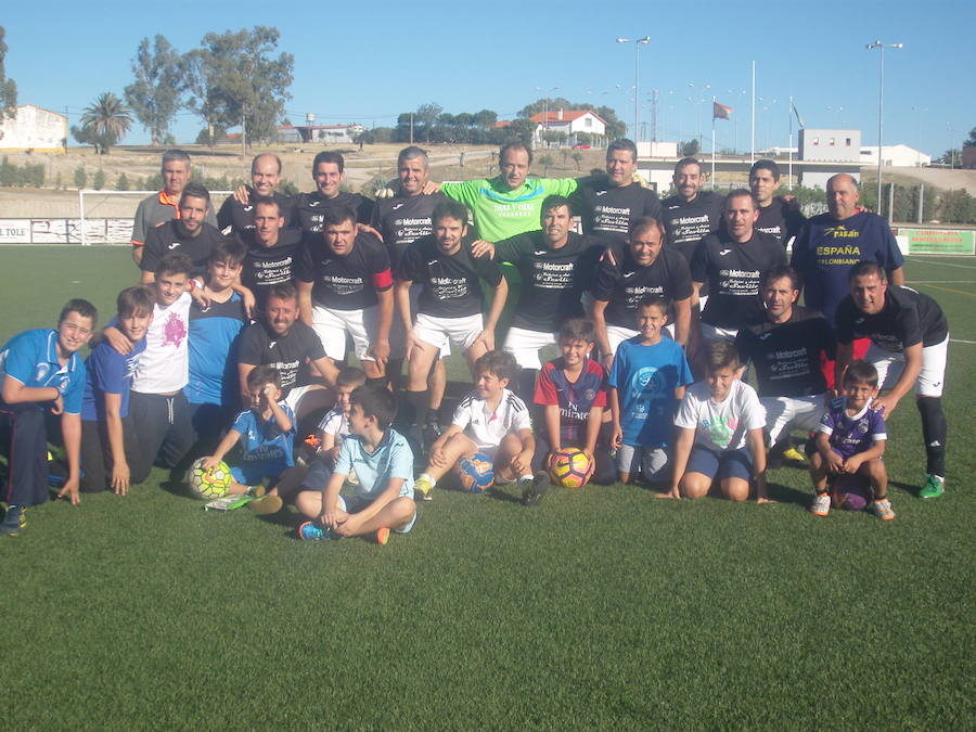 Equipo del Campanario Atlético que se midió al Restaurante Merchi. 