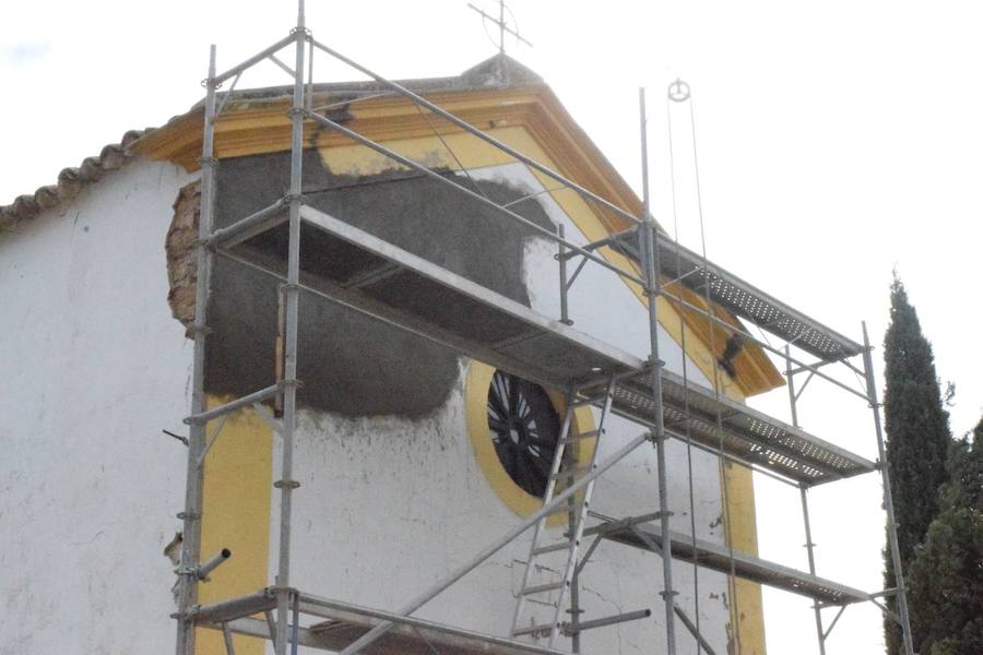 El Ayuntamiento acomete la reparación de la capilla del cementerio