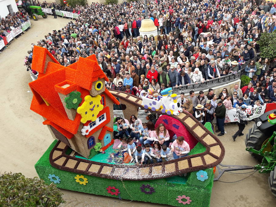 'Tickey toc' se lleva el primer premio del desfile de carrozas