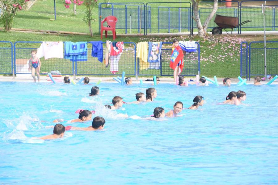 Los cursos de natación acogen este verano a 241 inscritos