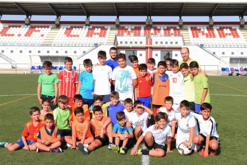 Participantes en la segunda edición del campus de fútbol. 