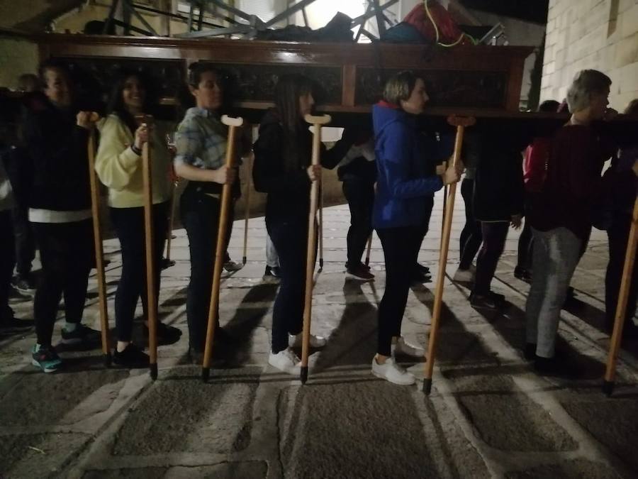 El lado derecho de las andas tendrá mañana mayor presencia de mujeres. 