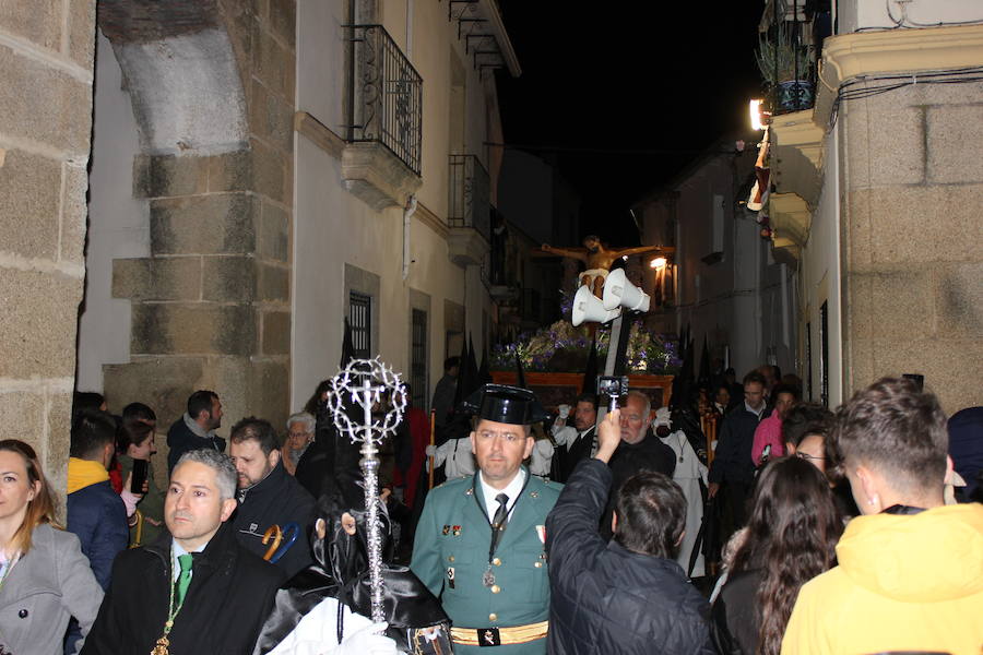 Imagen principal - Arriba el Cristo a su paso por Gabriel y Galán. Abajo cruz el túnel de Hernán Cortés, y a la derecha la calle Santiago. 