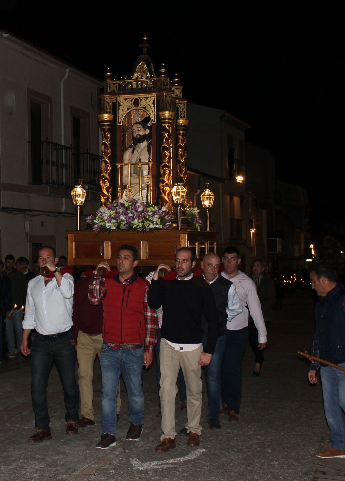 Imagen secundaria 2 - Los tres primeros pasos del desfile. La Columna volvió a ser cargada por mujeres. 