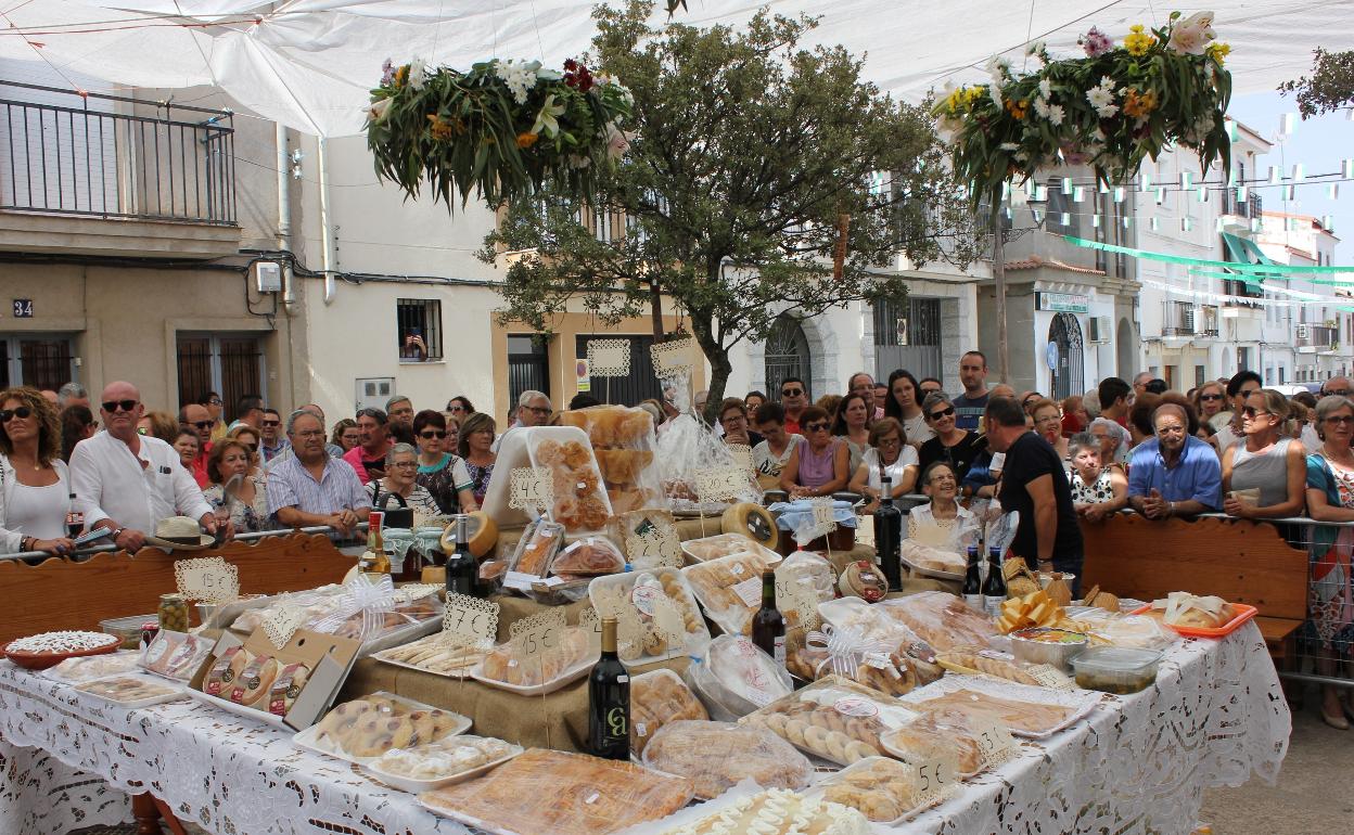 La Mesa del Ramo es el acto de mayor arraigo y tradición popular de las fiestas de septiembre. 