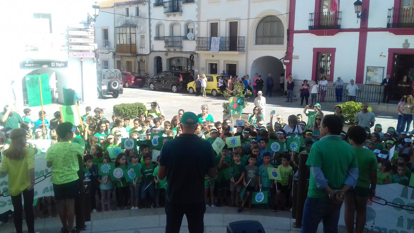 Lectura del manifiesto en la plaza del Ayuntamiento. 