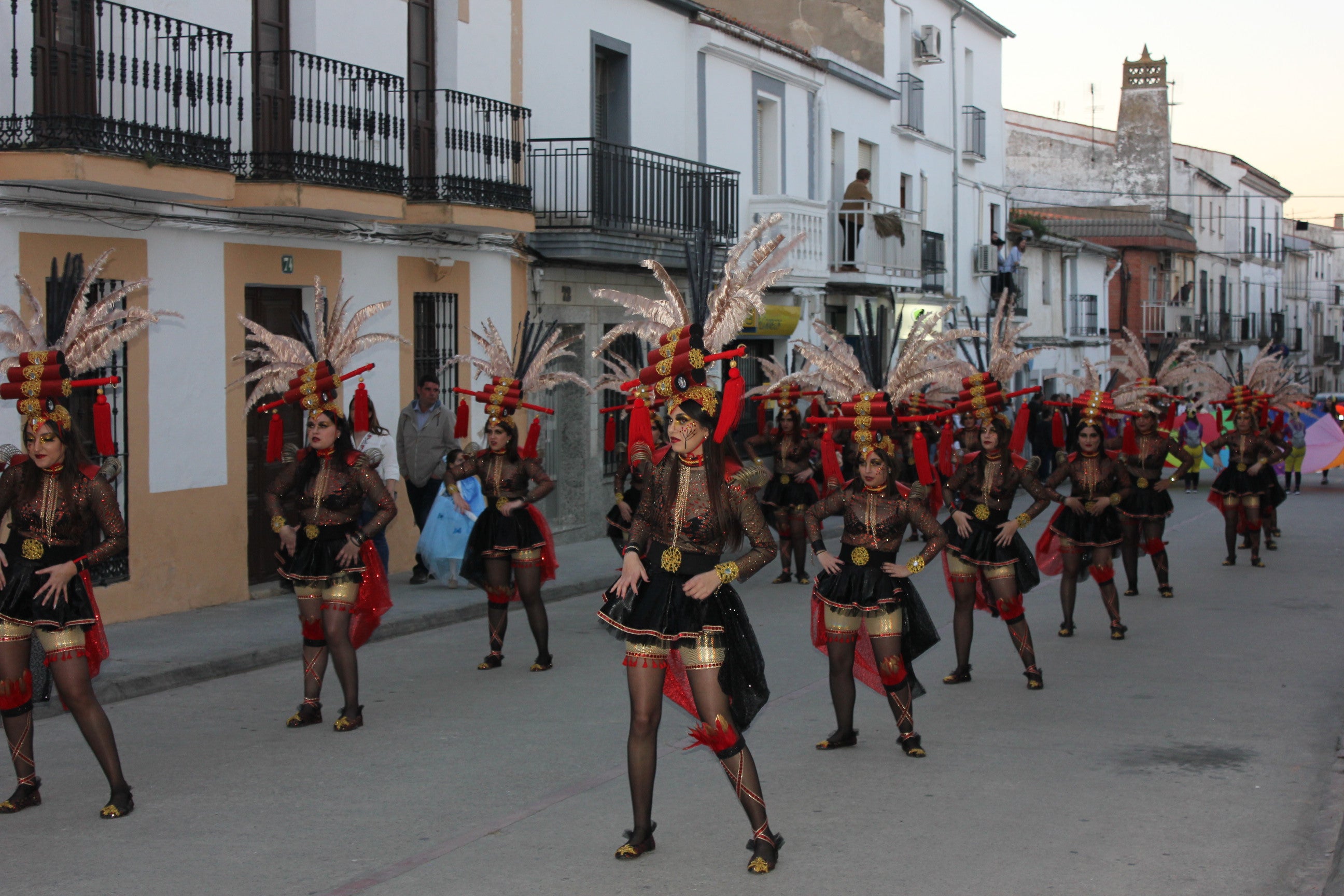 Comparsa ganadora, integrada por madres e hijas. 