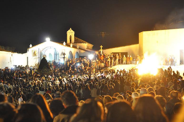 La llegada de La Soledad a su ermita, la noche de Viernes Santo, no podrá revivirse este año, entre otros muchos momentos. 
