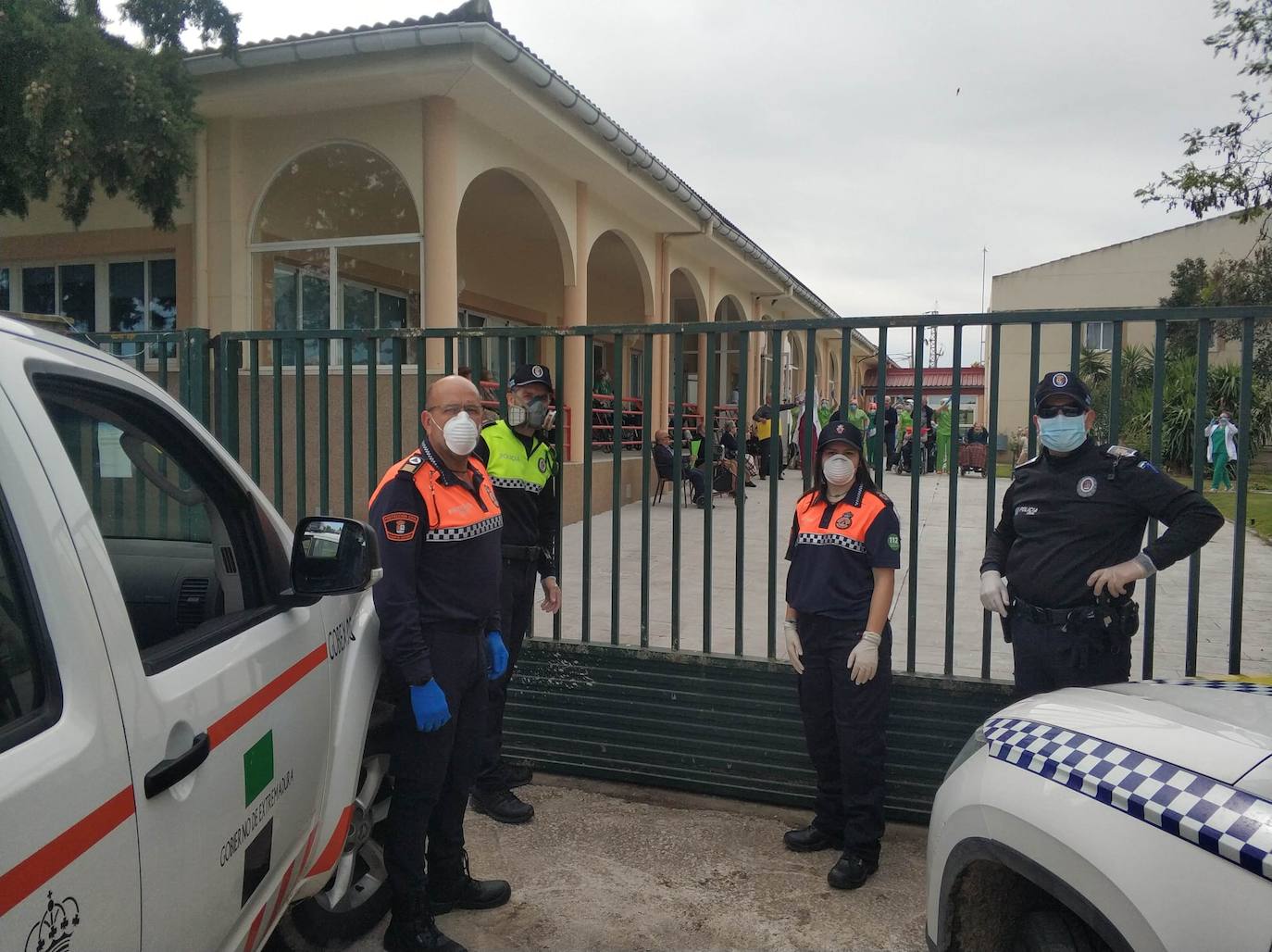 El homenaje de hoy ha hecho feliz a muchos mayores y trabajadores de la residencia de la N-630. 