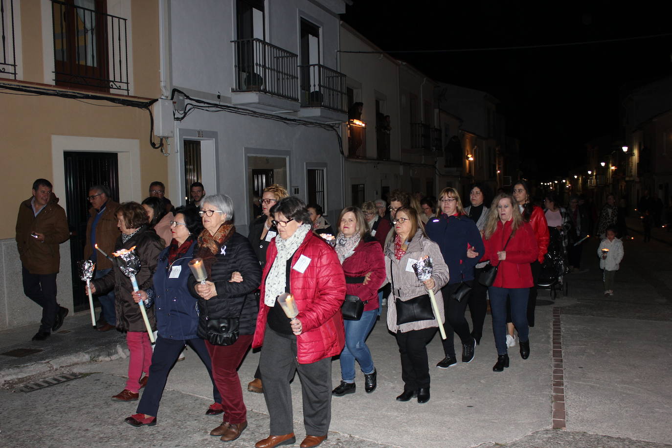 Imagen secundaria 1 - La Piedad, mujeres con mandas y El Nazareno. 