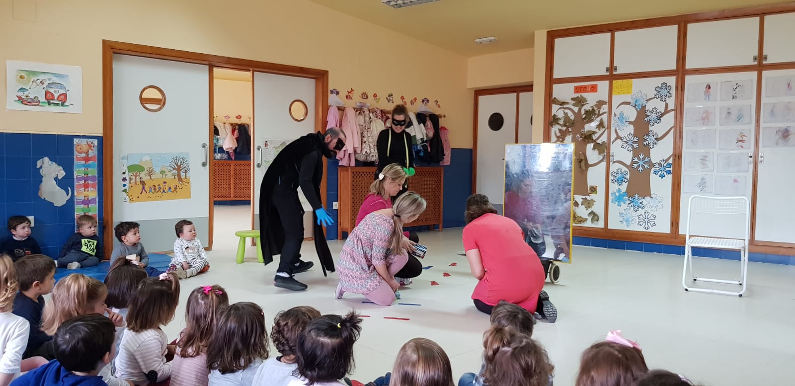 Algunos padres realizaron en este curso una obra de teatro para los niños. 