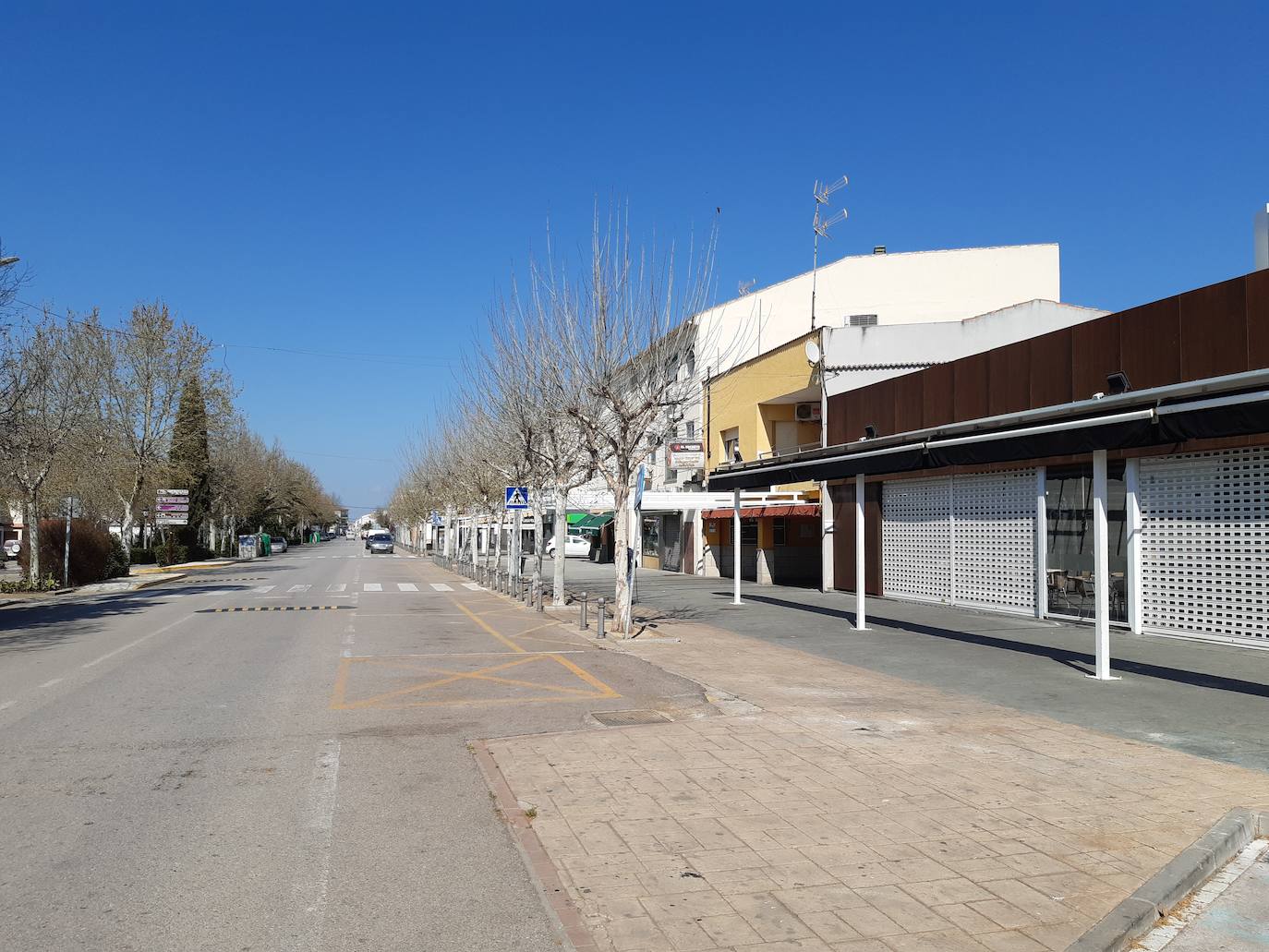 En el Paseo de Extremadura se restringiría el aparcamiento junto a los bares para convertirlo en zona de tránsito peatonal. 
