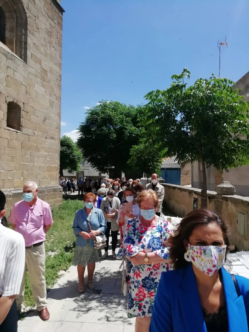 Los fieles han asistido hoy a la Eucaristía y al breve recorrido que se ha realizado tras la misa. 