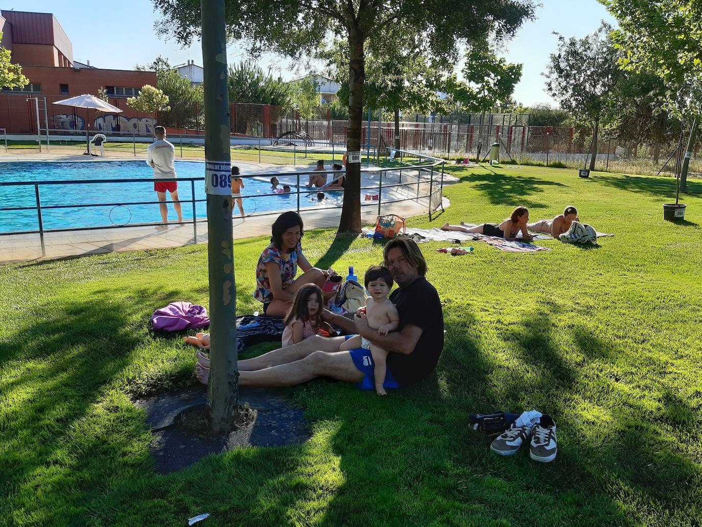 Julio y su familia han sido una de las familias que ha optado por sacarse el abono. 
