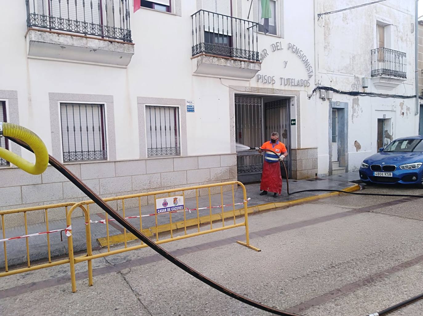 Conyser continúa con la desinfección diaria de calles y parques infantiles. 