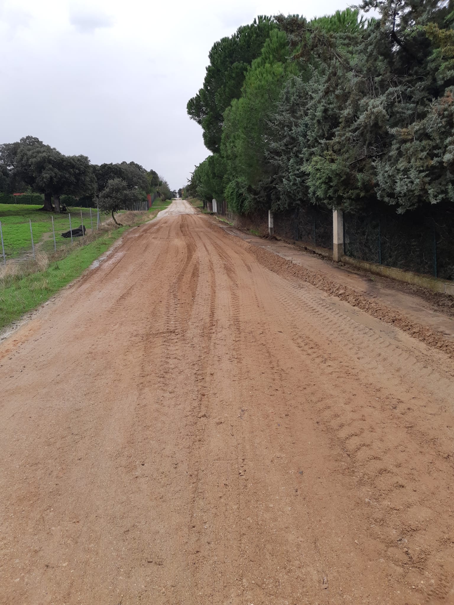 Uno de los caminos de El Monte que han sido arreglados. 