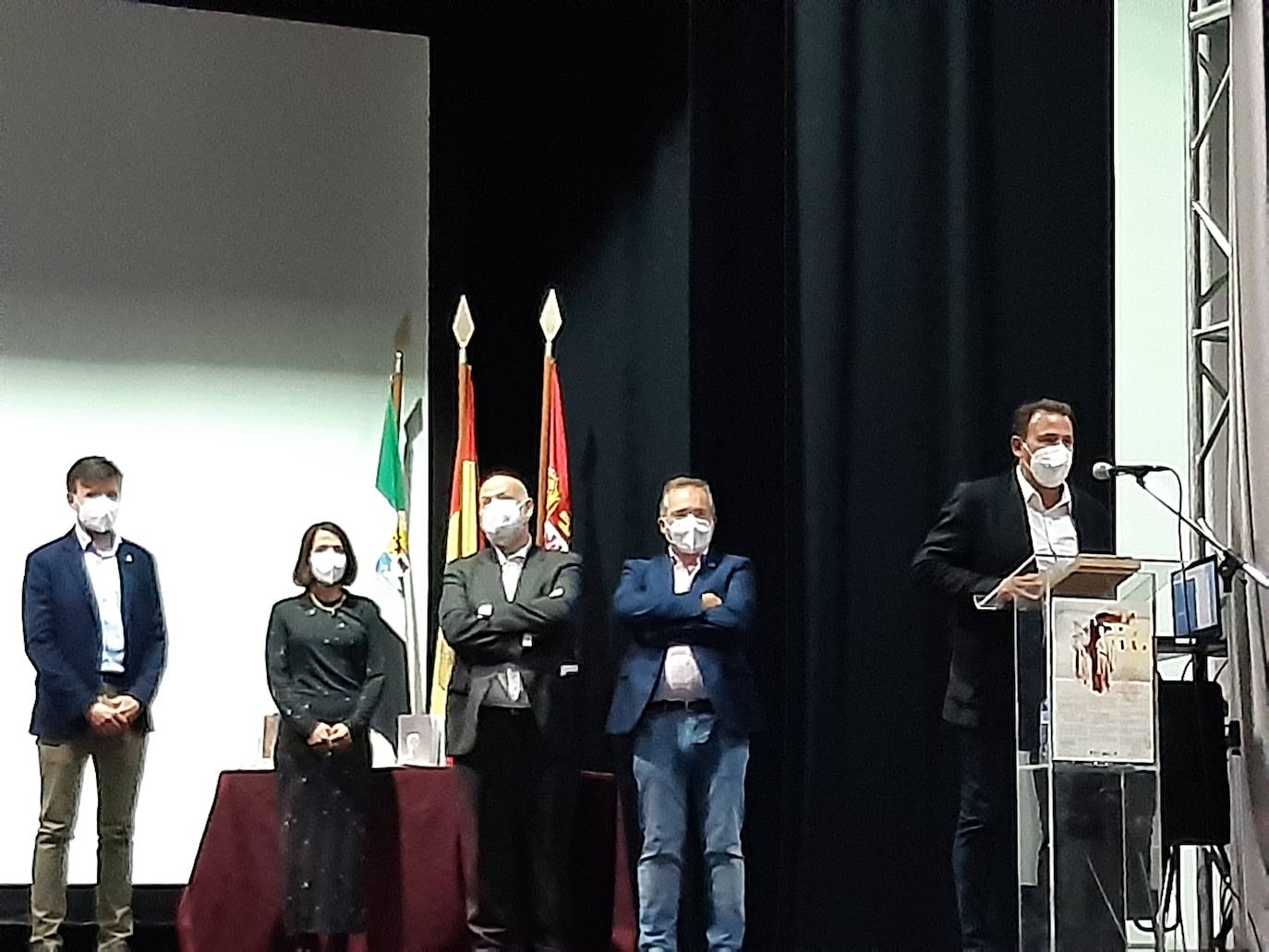 Salvador Vaquero, pidiendo apoyo a los autores extremeños durante su intervención. 