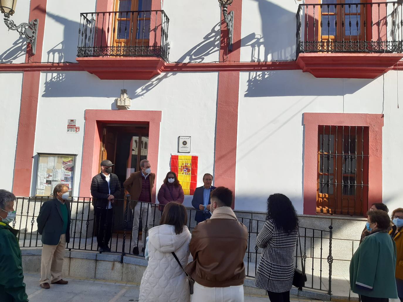 Imagen secundaria 1 - Casar de Cáceres descubre su placa del Premio Comunidad Sostenible