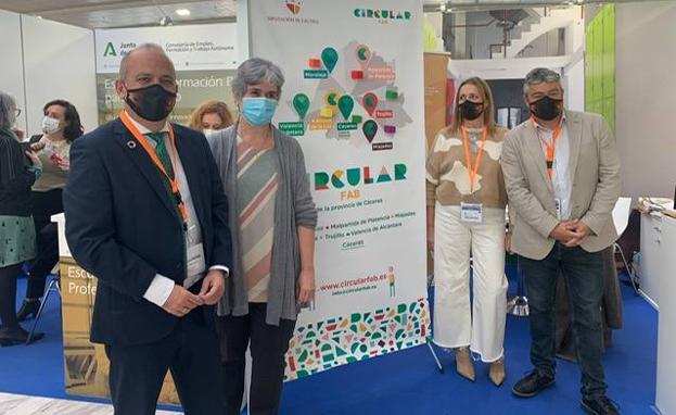 Santos Jorna, primero por la izquierda, en la Feria de Formación.