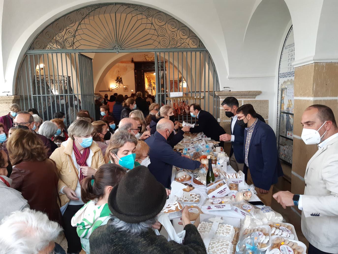 La fiesta de La Encarnación vuelve a contar con una mesa de ofrendas
