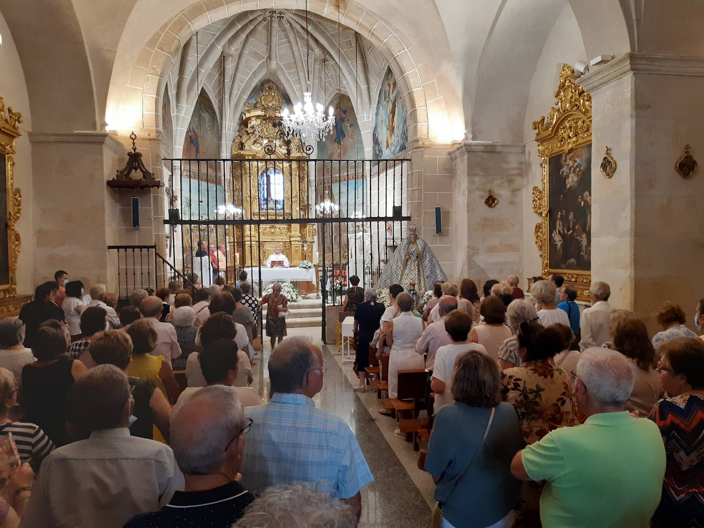 La Virgen del Prado ha estado hoy muy arropada en su ermita. 