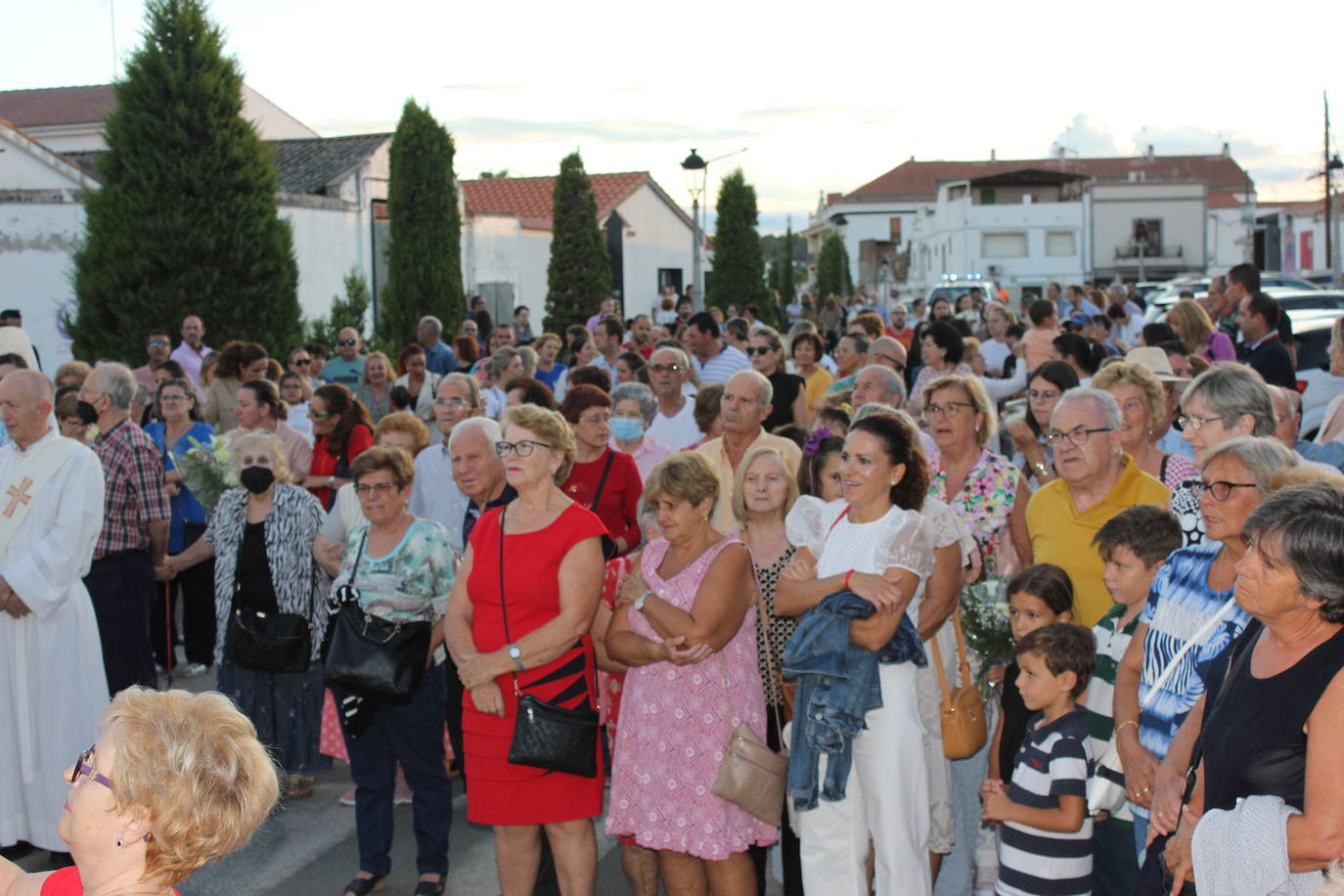Fotos: Centenares de personas arropan a su patrona a su llegada a la localidad