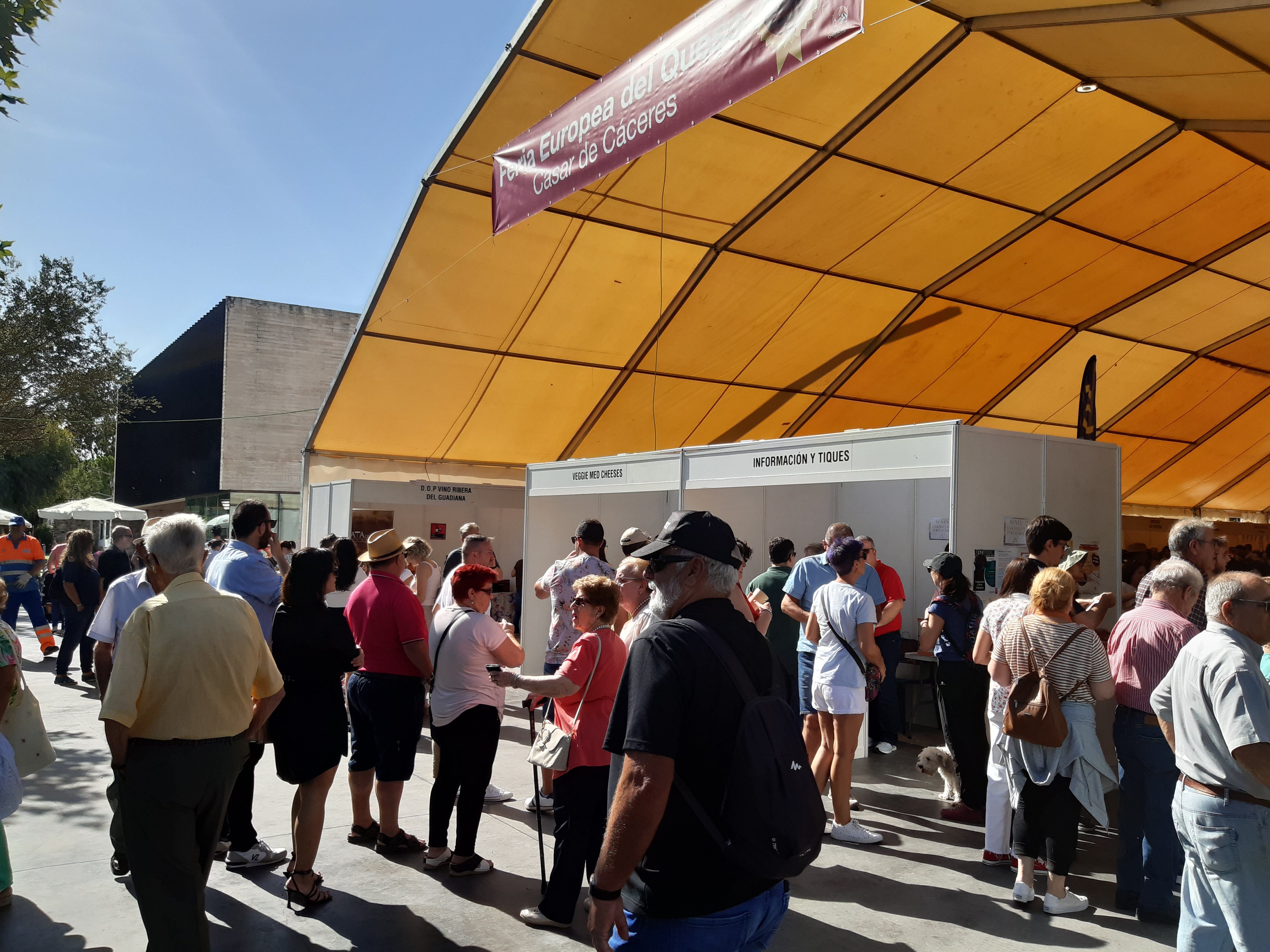 Fotos: La VI Feria Europea del Queso de Casar de Cáceres en imágenes