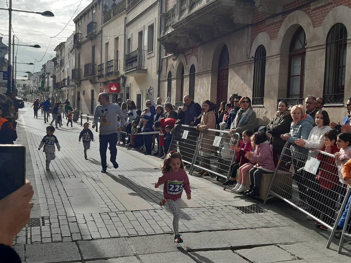 Fotos: Casar de Cáceres despide el 2022 con 88 inscritos en la tradicional Carrera del turrón