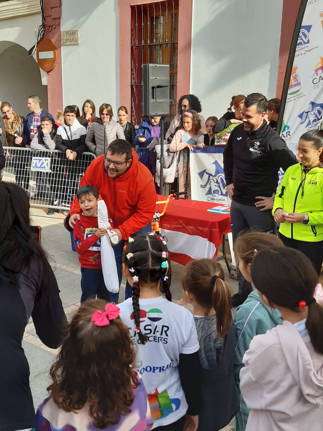 Fotos: Casar de Cáceres despide el 2022 con 88 inscritos en la tradicional Carrera del turrón