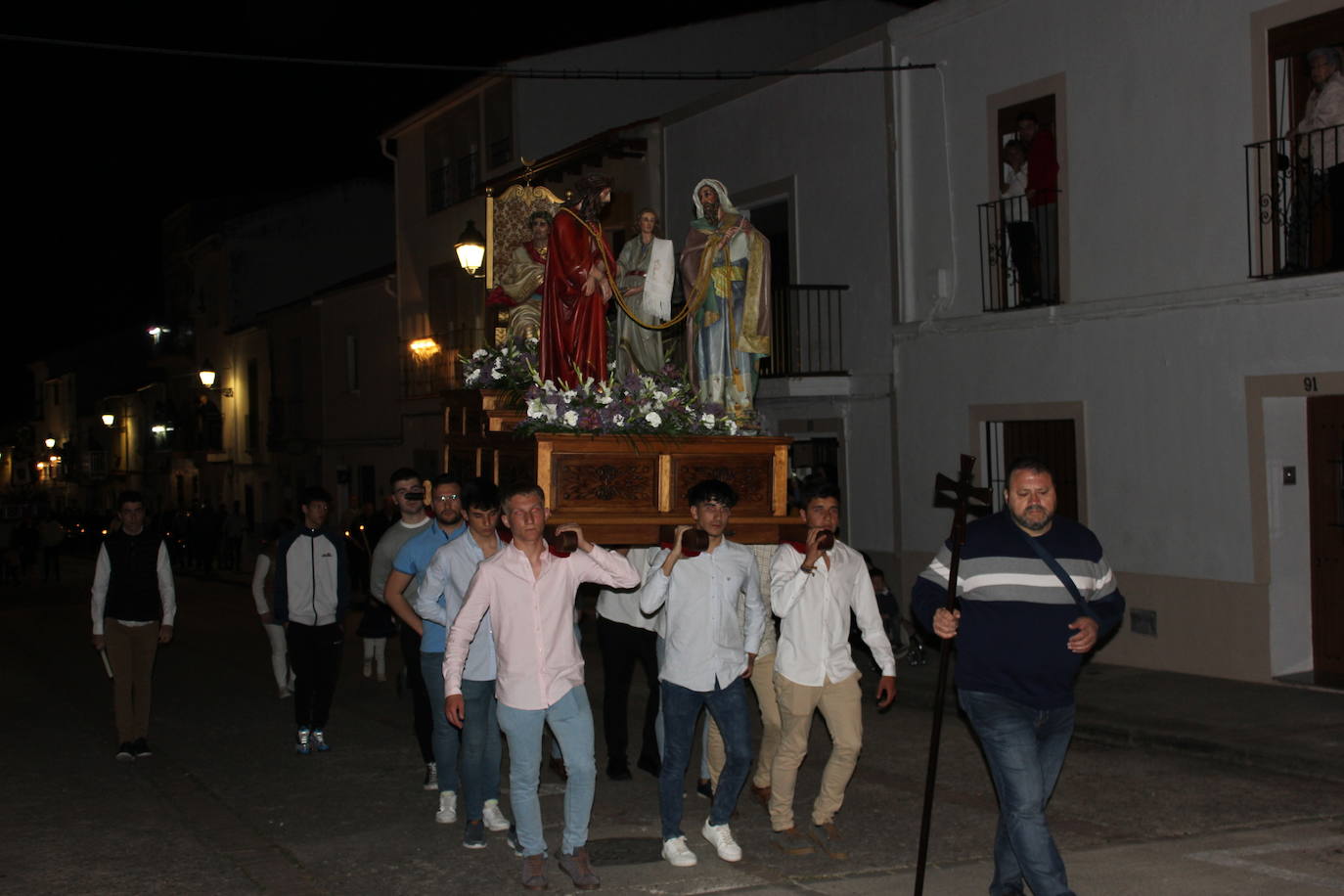 Imagen principal - Los nueve pasos de La Pasión embellecen un año más la procesión de Jueves Santo