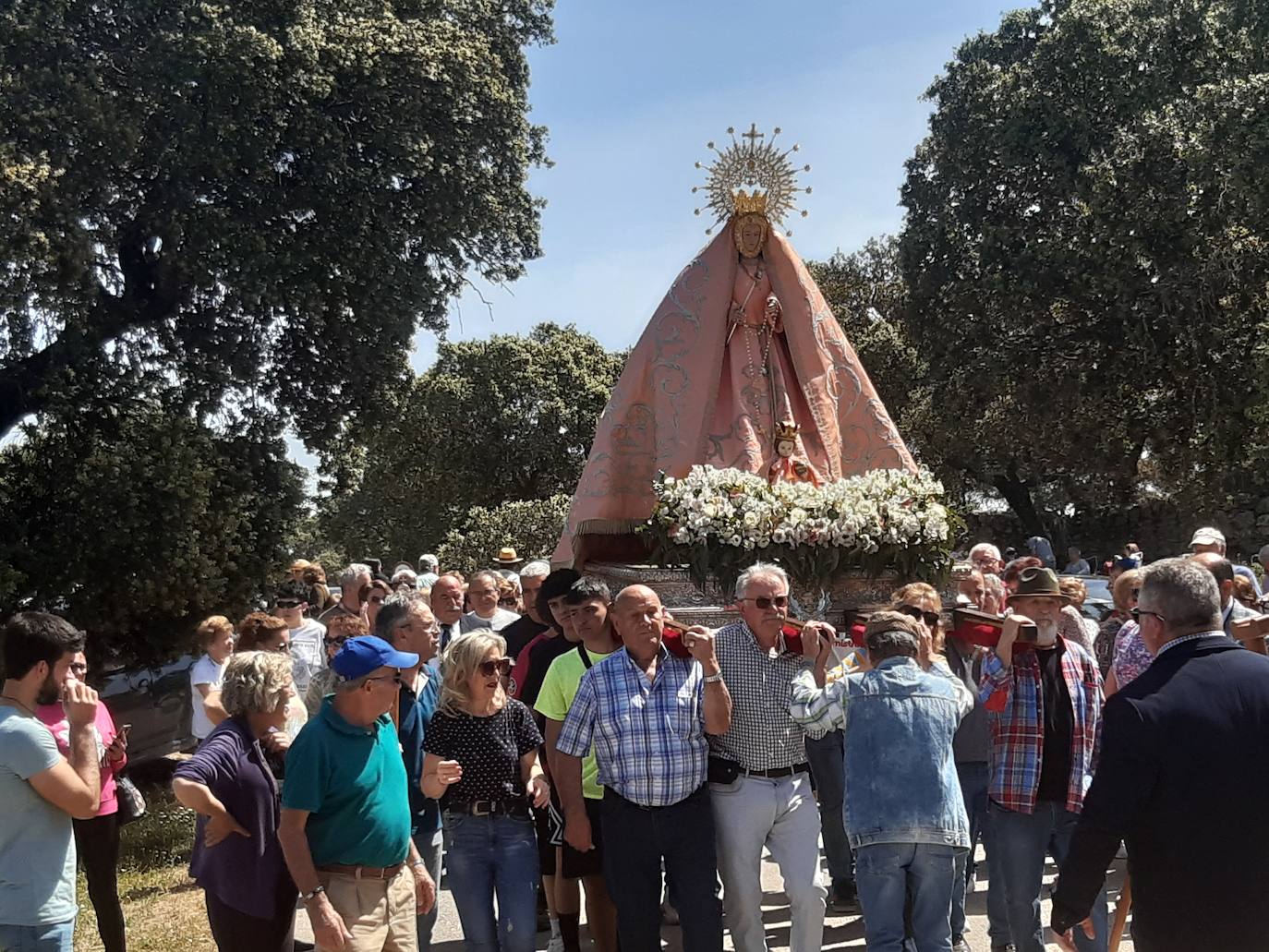 La Virgen del Prado vuelve a estar muy arropada en su día grande