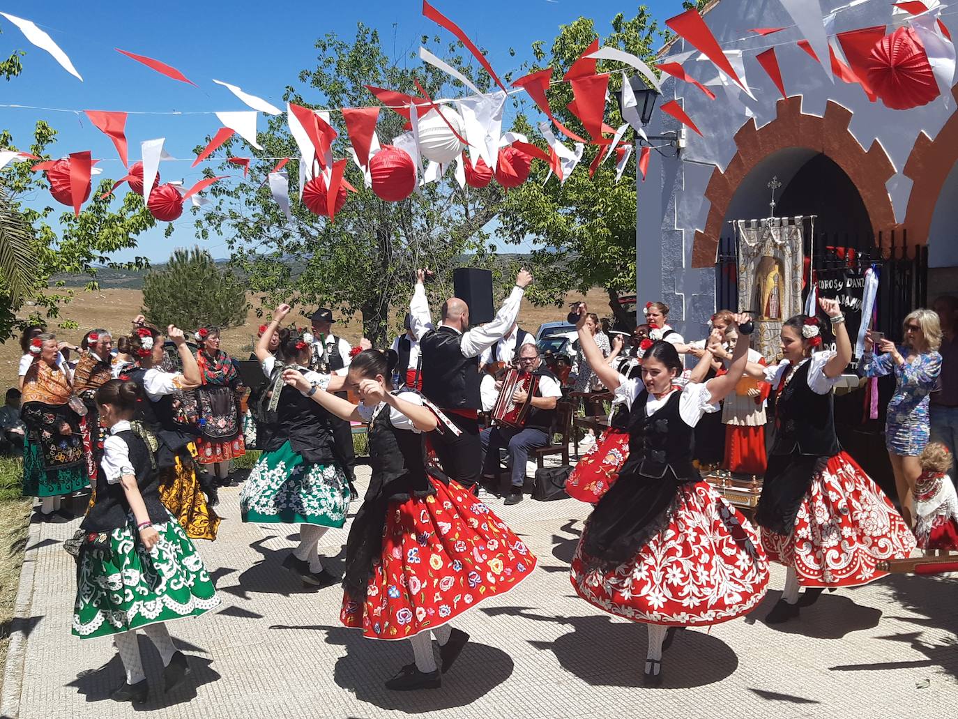 Imagen secundaria 1 - La romería de San Benito se celebra por todo lo alto
