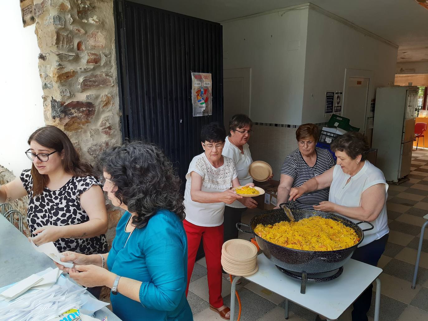 Imagen principal - El asociacionismo local triunfa en su feria anual por su alta participación