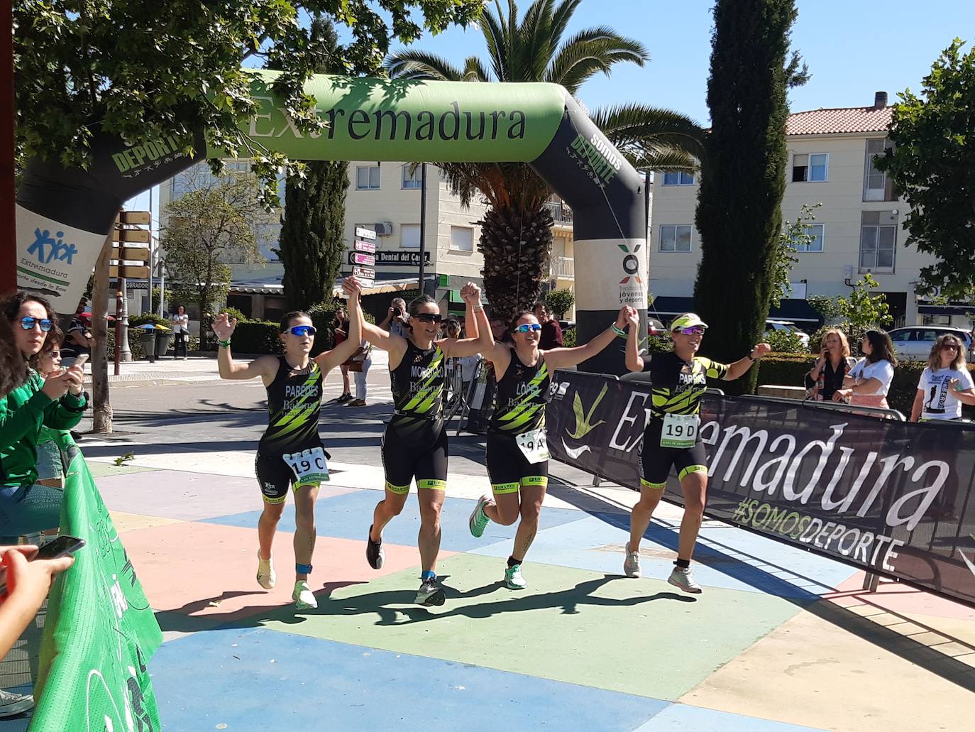 Imagen principal - 130 participantes de la región participan en el III Triatlón Torta del Casar