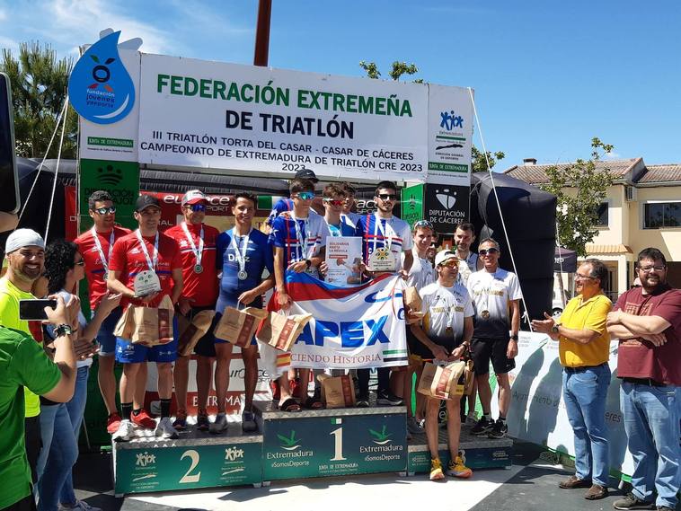 130 participantes de la región participan en el III Triatlón Torta del Casar