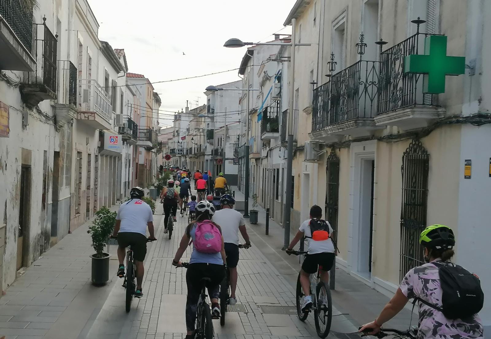 Imagen principal - El Día de la bicicleta con 139 inscritos cierra la programación de la Primavera deportiva