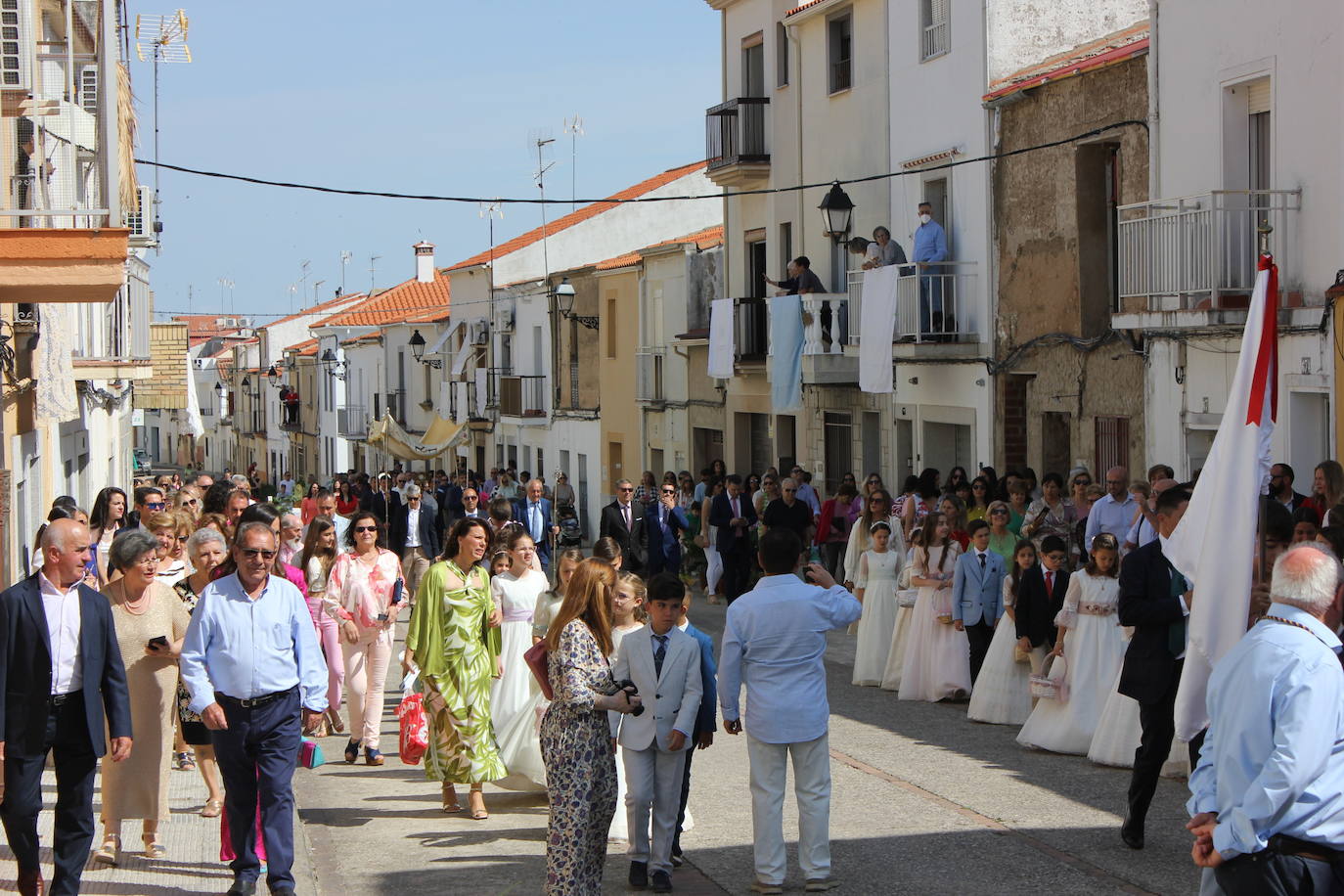 Calor y calles engalanadas en la celebración del Corpus Christi