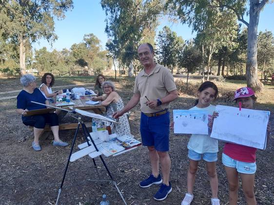 Los alumnos de pintura y yoga se despiden del curso con clases al aire libre