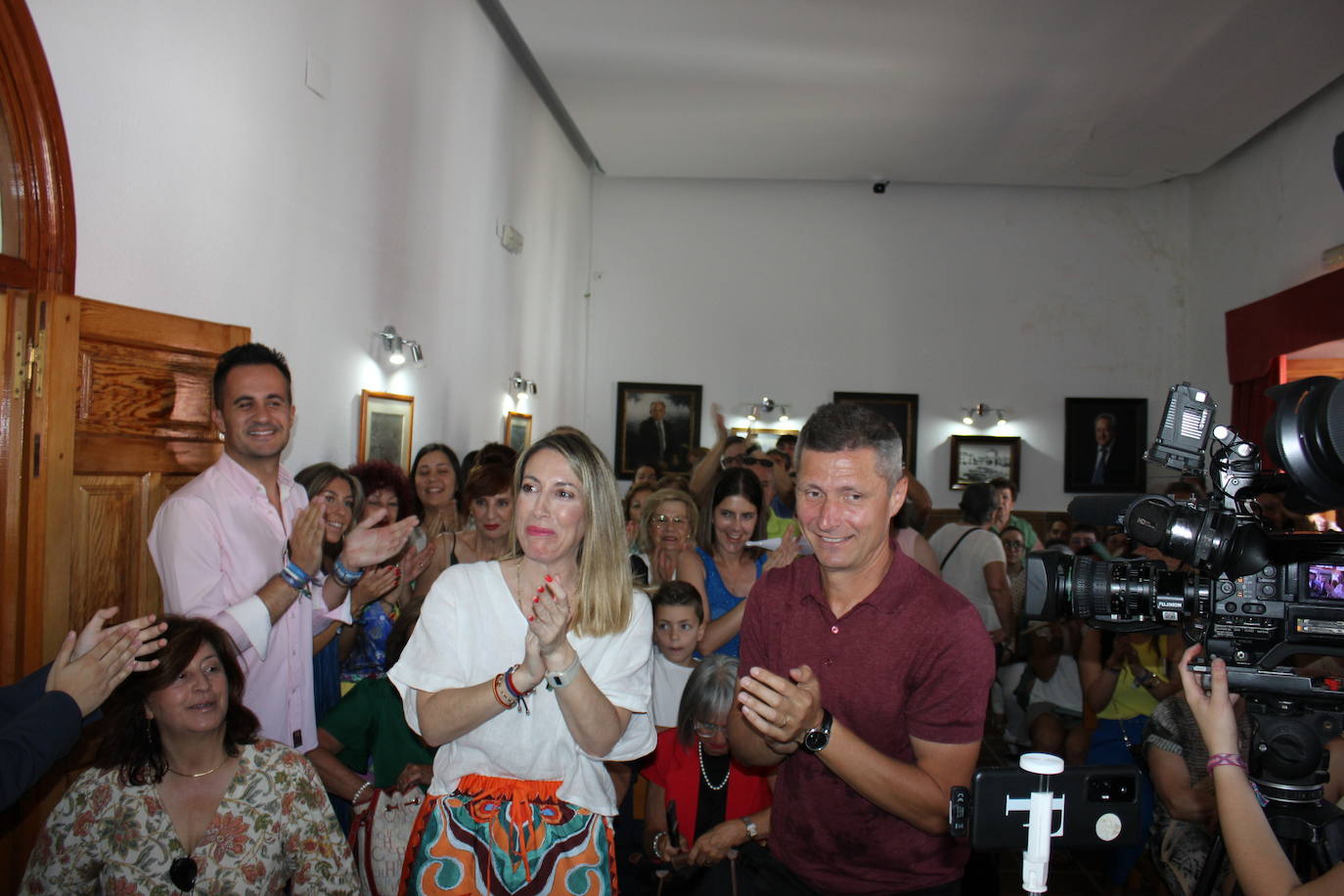 María Guardiola escoge Casar de Cáceres para asistir a la investidura de Marta Jordán y su equipo