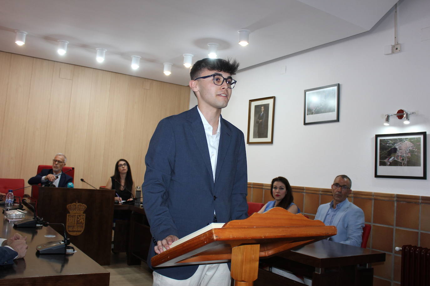 La toma de posesión de los nuevos concejales y la investidura de la alcaldesa en imágenes