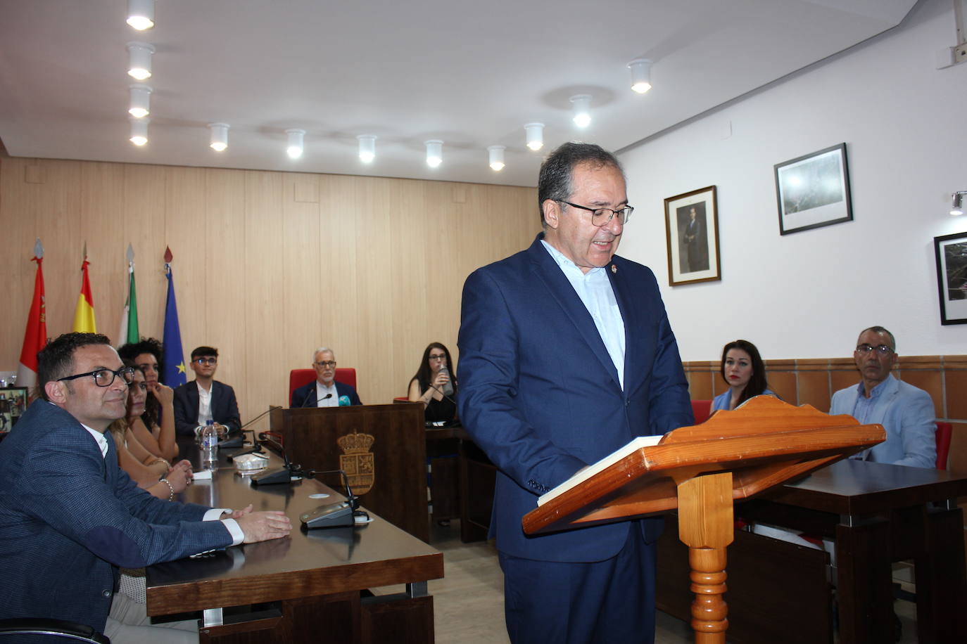 La toma de posesión de los nuevos concejales y la investidura de la alcaldesa en imágenes