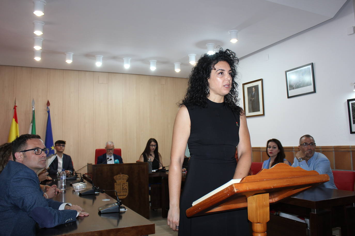 La toma de posesión de los nuevos concejales y la investidura de la alcaldesa en imágenes